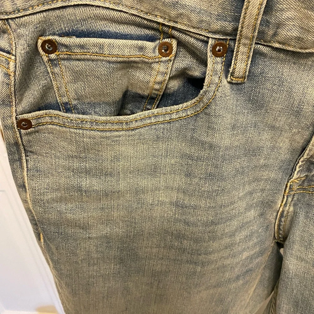 Mens Old Navy Slim Light Wash Blue Jeans 32x34 - Picture 3 of 6